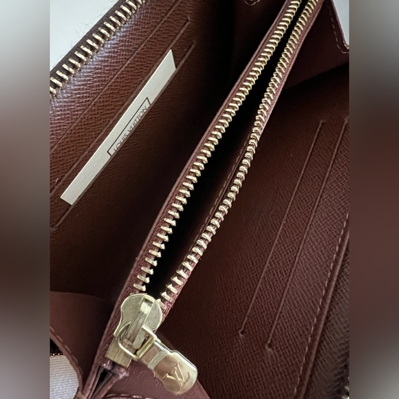 Louis Vuitton Zippy Compact Wallet in Monogram - Picture 4 of 12